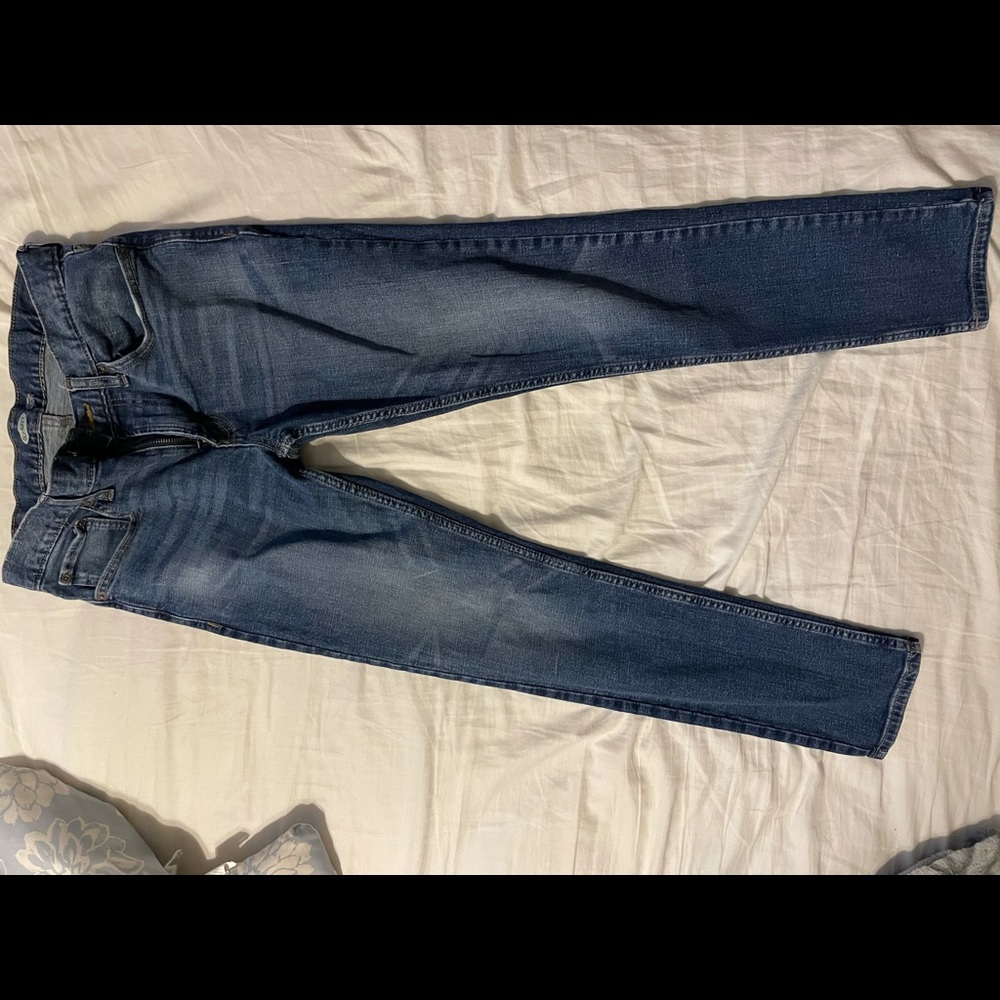 Dark blue Old Navy slim fit jeans 30x32 lightly worn no rips or tears
